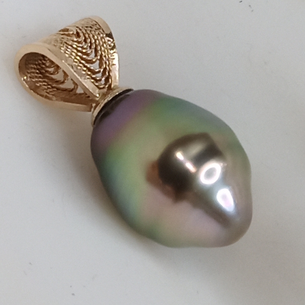 14K solid yellow gold filigree Tahitian pearl pendant
